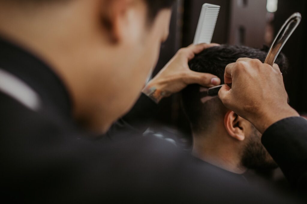 Cum sa iti alegi frizerul sua barberul