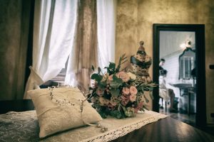 tinute de nunta cu pantaloni pentru femei plinute